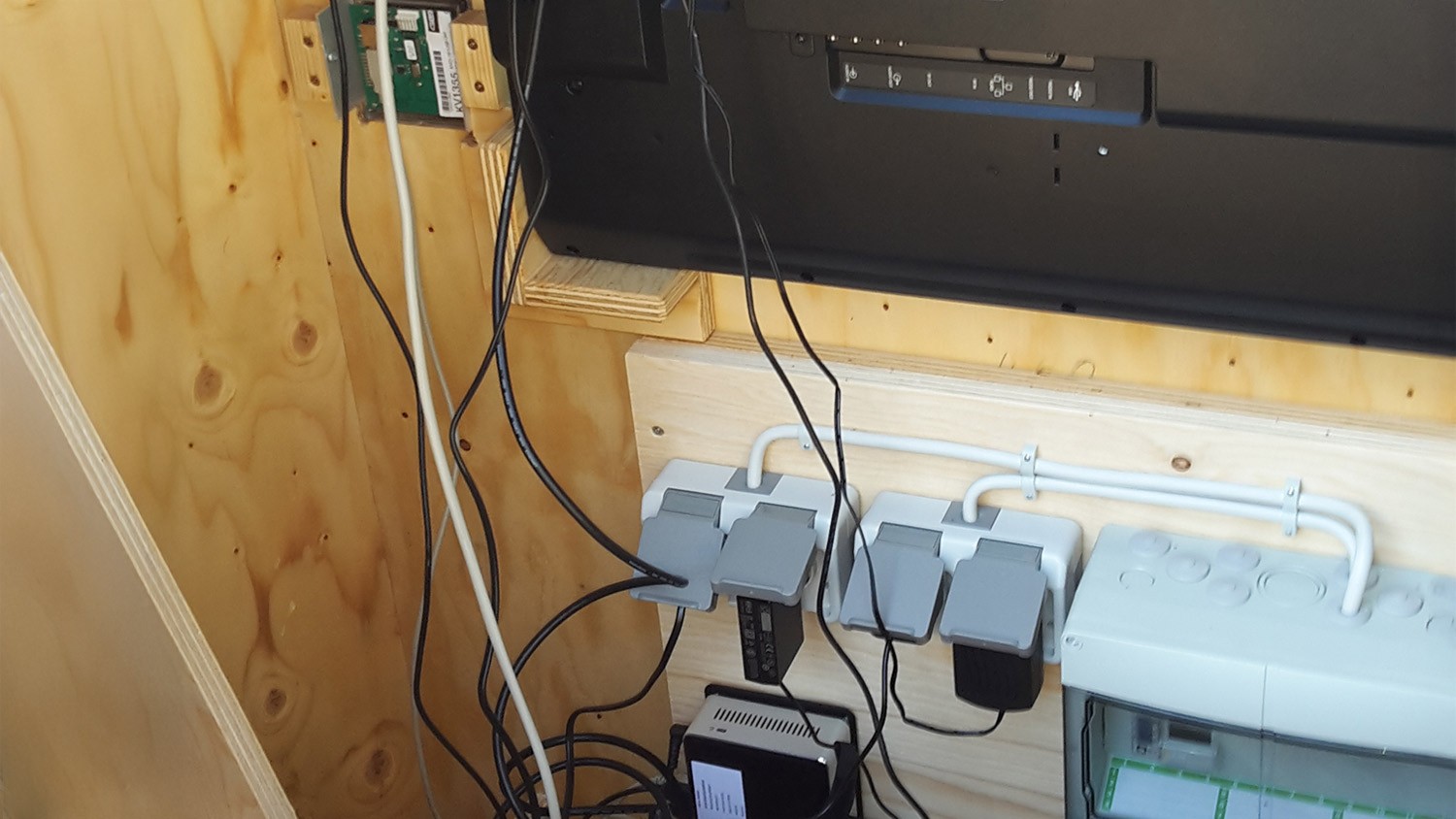 Innenleben_Digital-Signage-Neven-Subotic