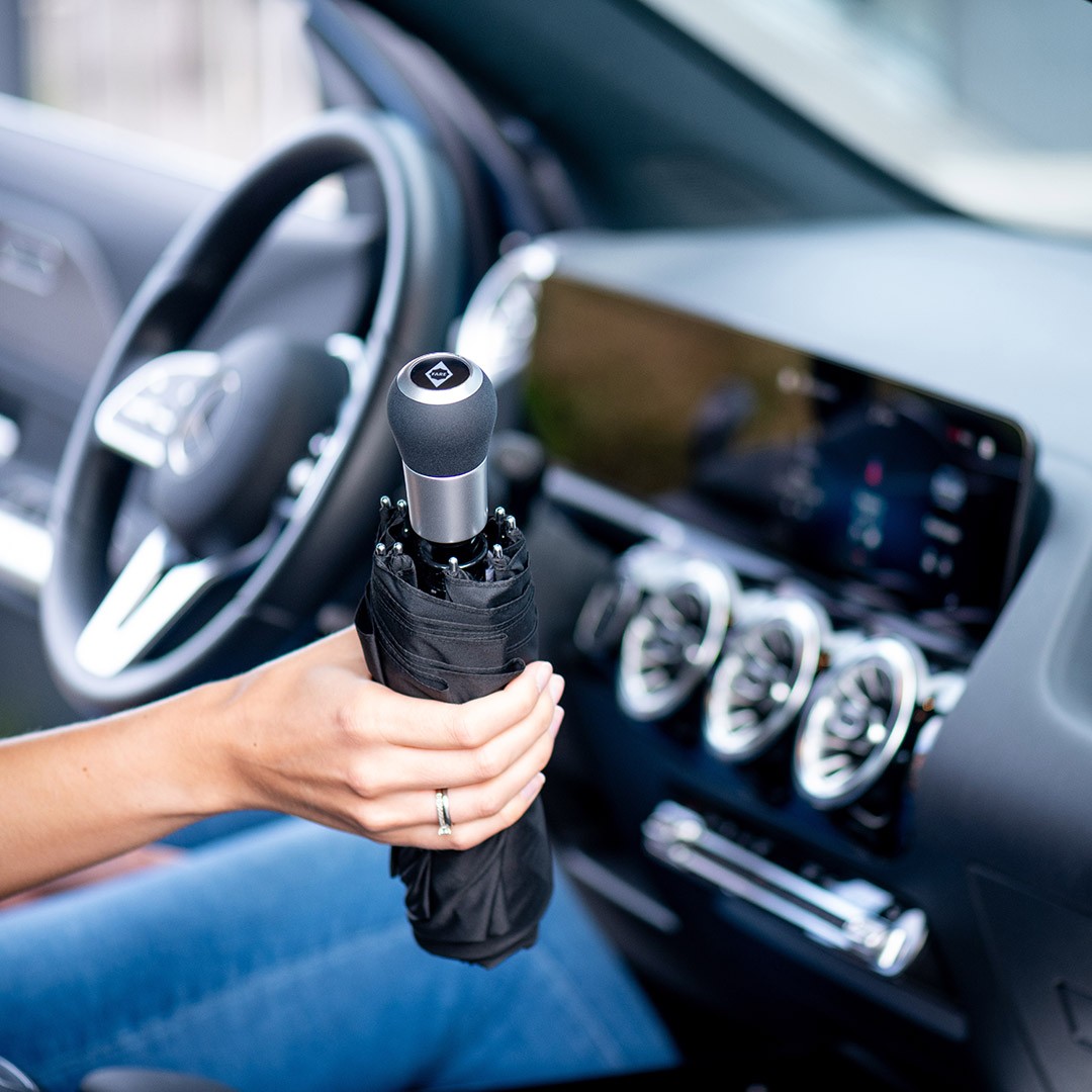 aoc-oversize-pocket-umbrella-fare--gearshift-black-5655_artfarbe_314_detail_5957.jpg