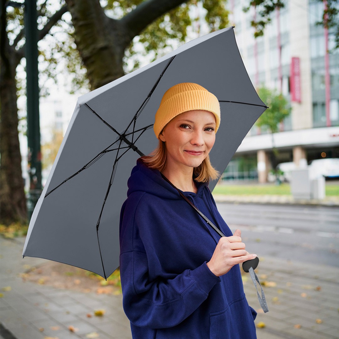 mini-pocket-umbrella-fare-tube--grey-black-5792_artfarbe_8533_detail_7549.jpg