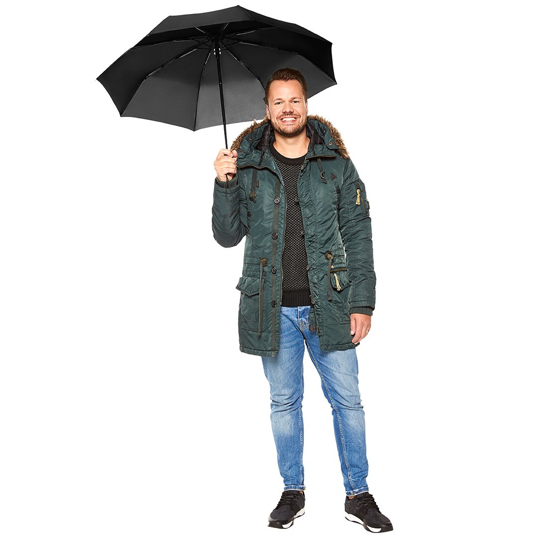 aoc-pocket-umbrella-black-5412_artfarbe_2086_detail_5923.jpg
