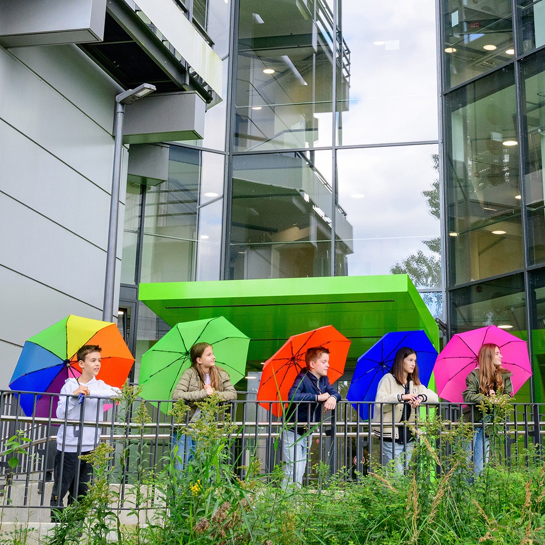 pocket-umbrella-fare--4kids-rainbow-6002_art_2794_detail_5322.jpg