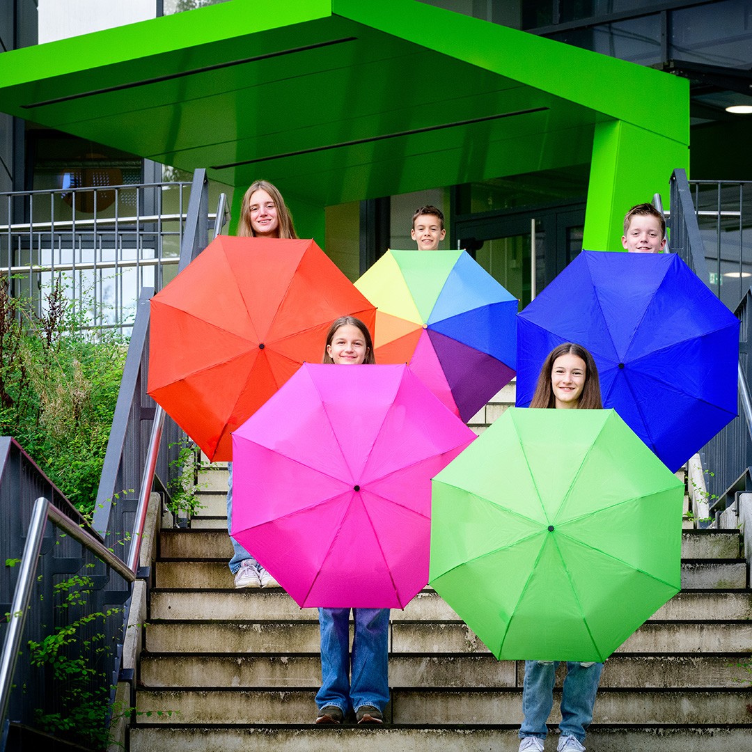 pocket-umbrella-fare--4kids-rainbow-6002_art_2794_detail_5324.jpg