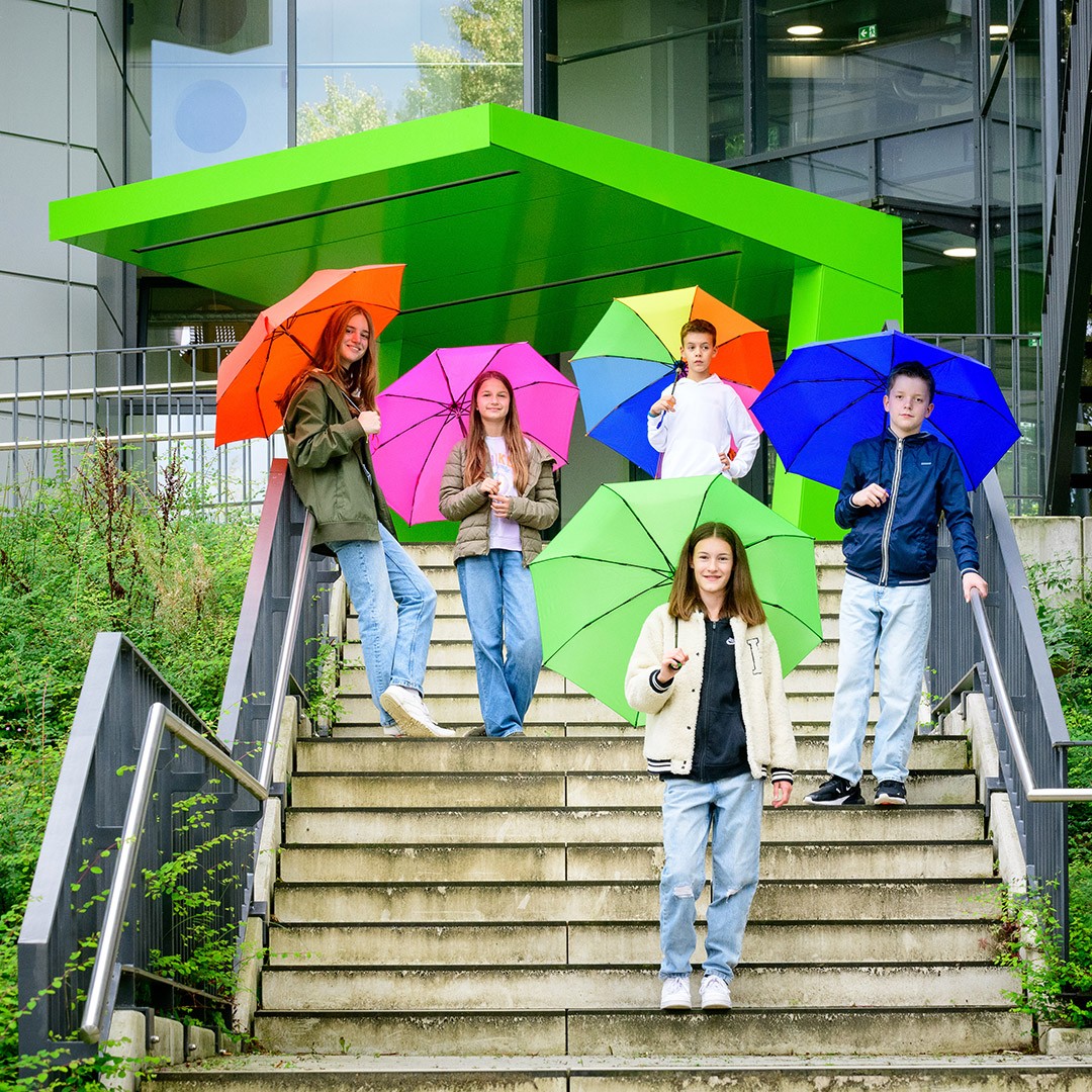 pocket-umbrella-fare--4kids-rainbow-6002_art_2794_detail_5323.jpg