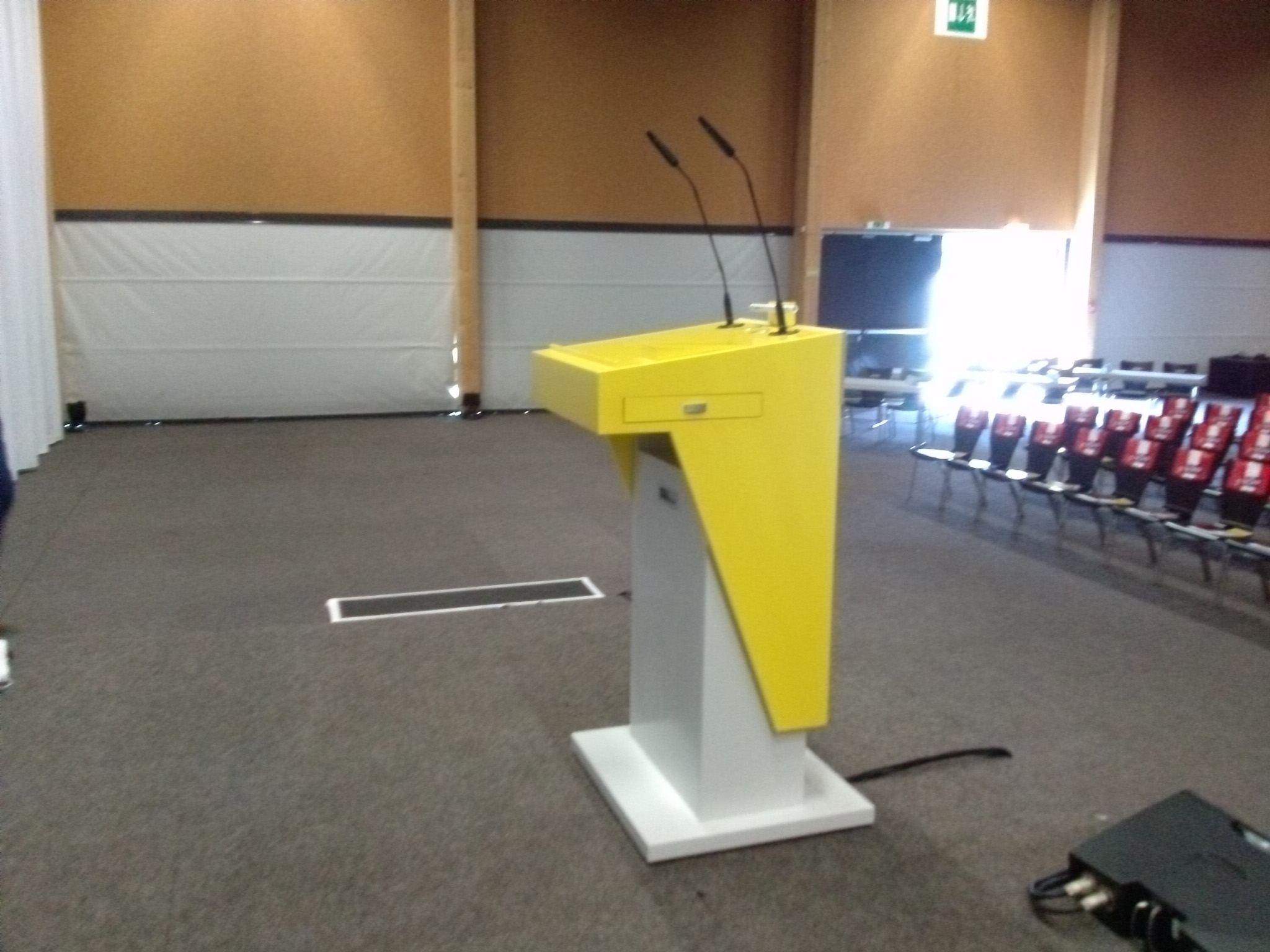 barrierefreies rednerpult