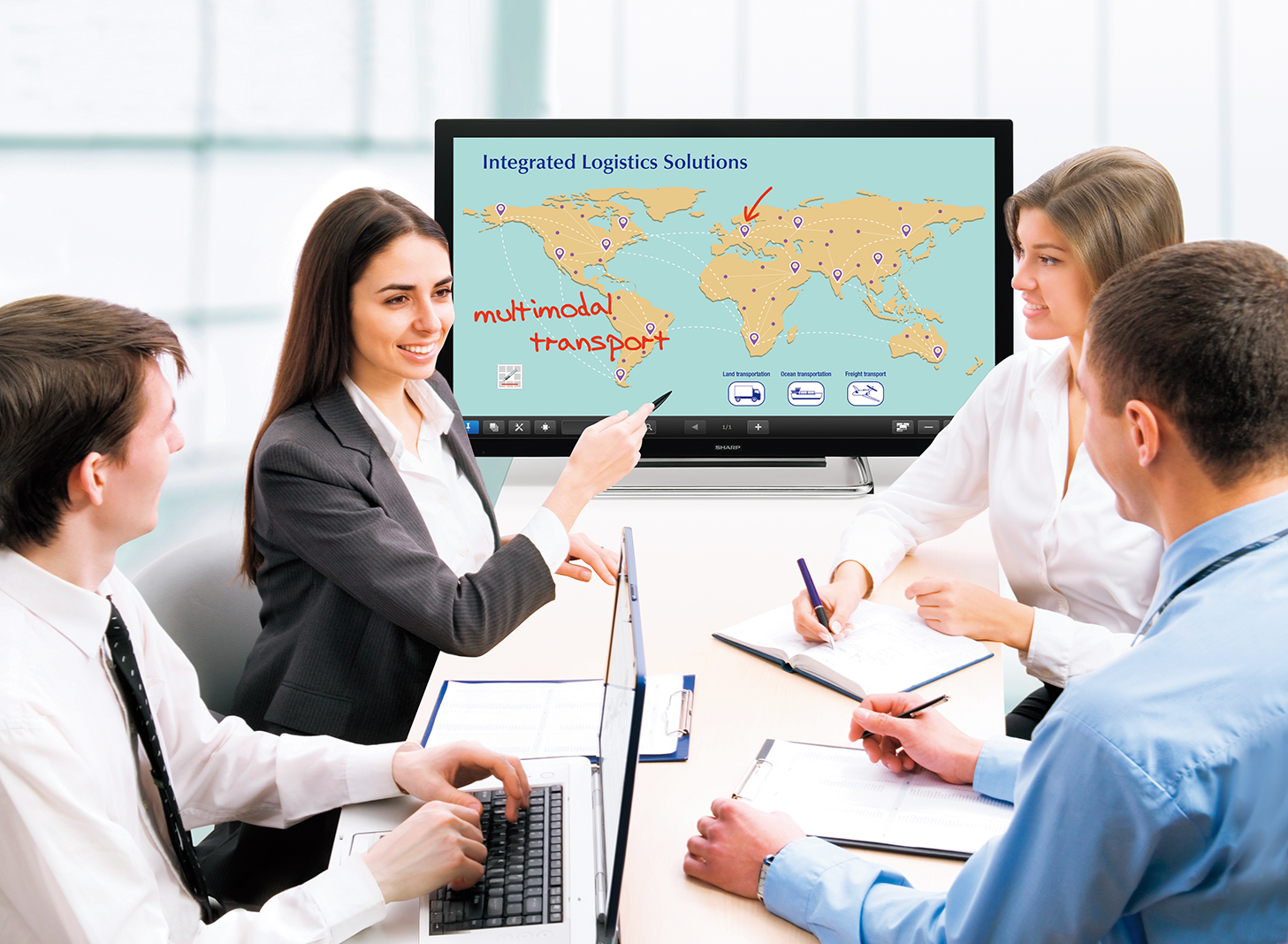 PN-40TC1_huddle-meeting3_s89693254